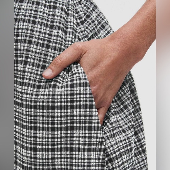 🆕🖤 Lululemon Seersucker Check Ruched Midi Dress - Blister Check White Black - Picture 3 of 6